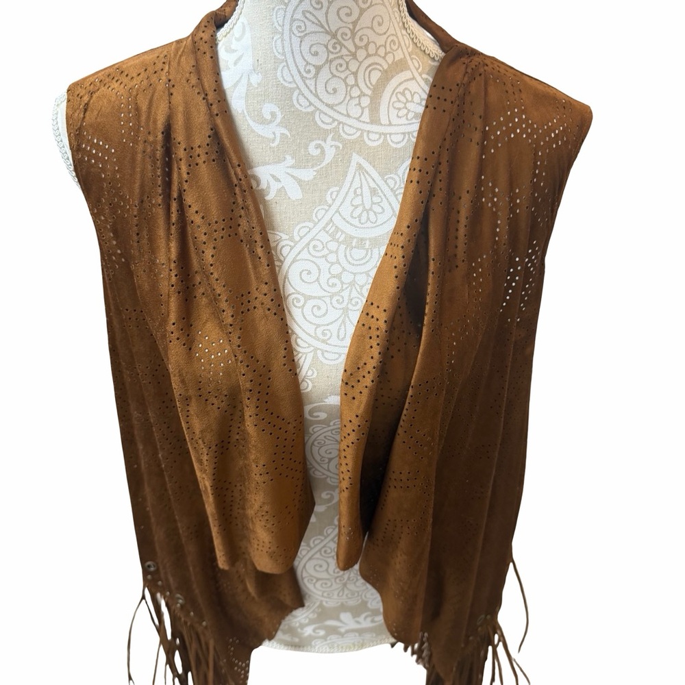 WESTBOUND FRINGE VEST
Faux Brown Suede 
Women’s LARGE 
RN# 58909
LikeNEW - Picture 7 of 10